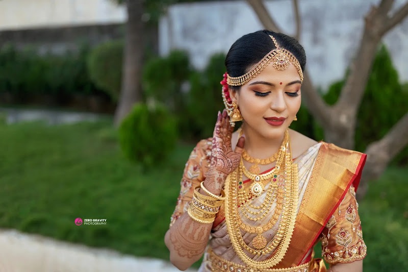 natural confident wedding photos