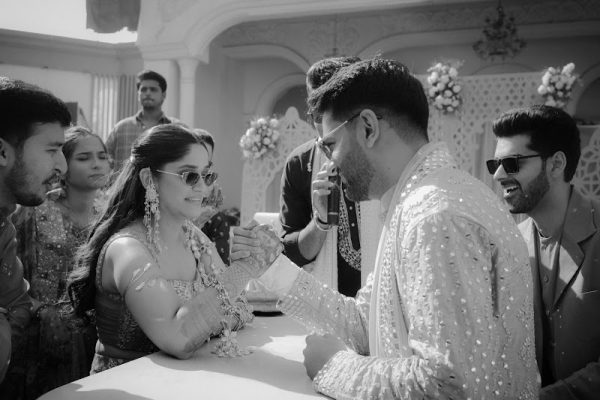 candid vs traditional wedding photography which style